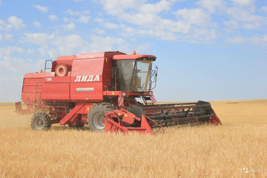 Зерноуборочный комбайн Лида-1300 Зерноуборочный комбайн Лида-1300